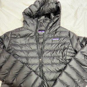 Women's small patagonia jacket with hood